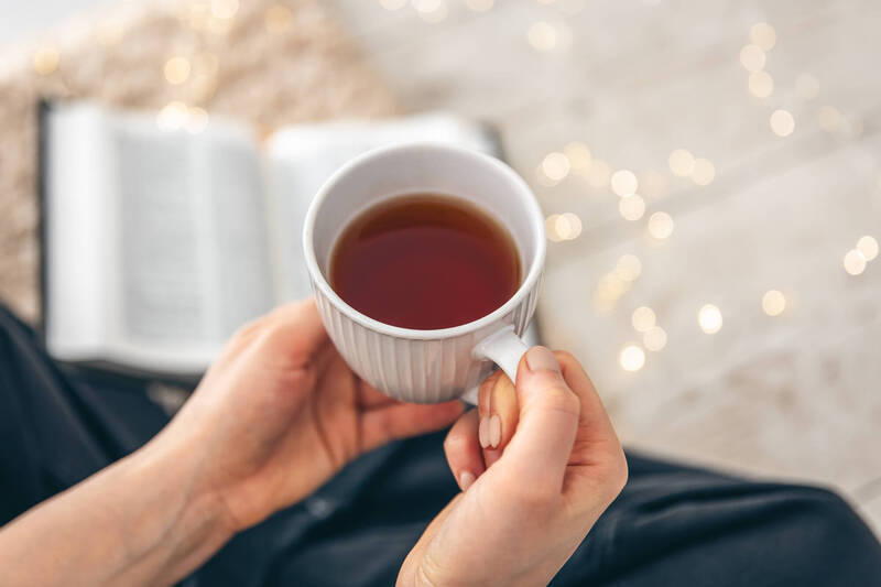 お茶を飲む
